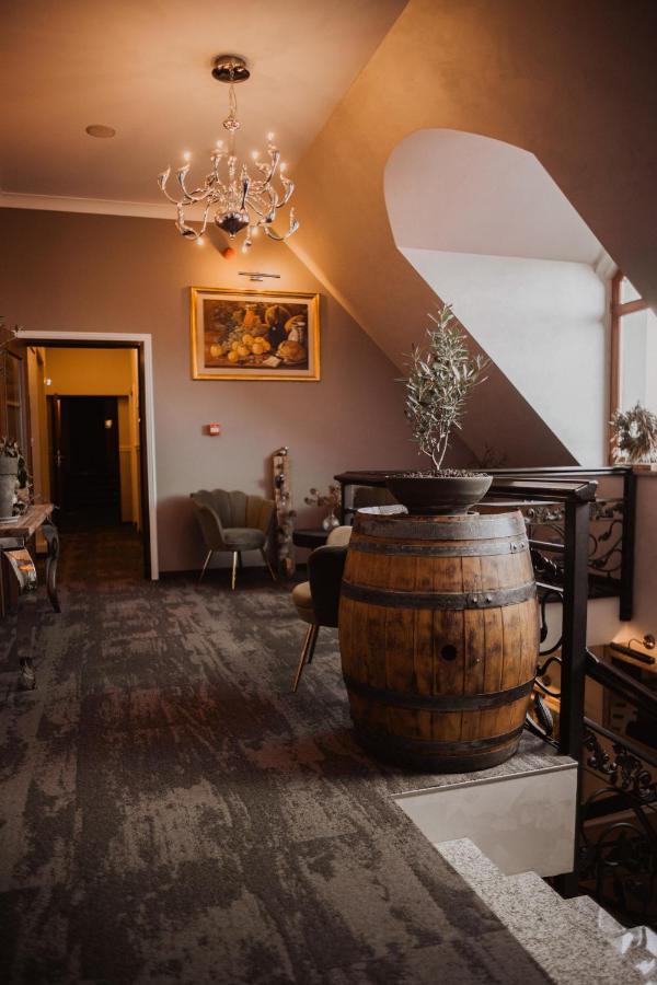 温利多里克酒店 Sulechów 外观 照片